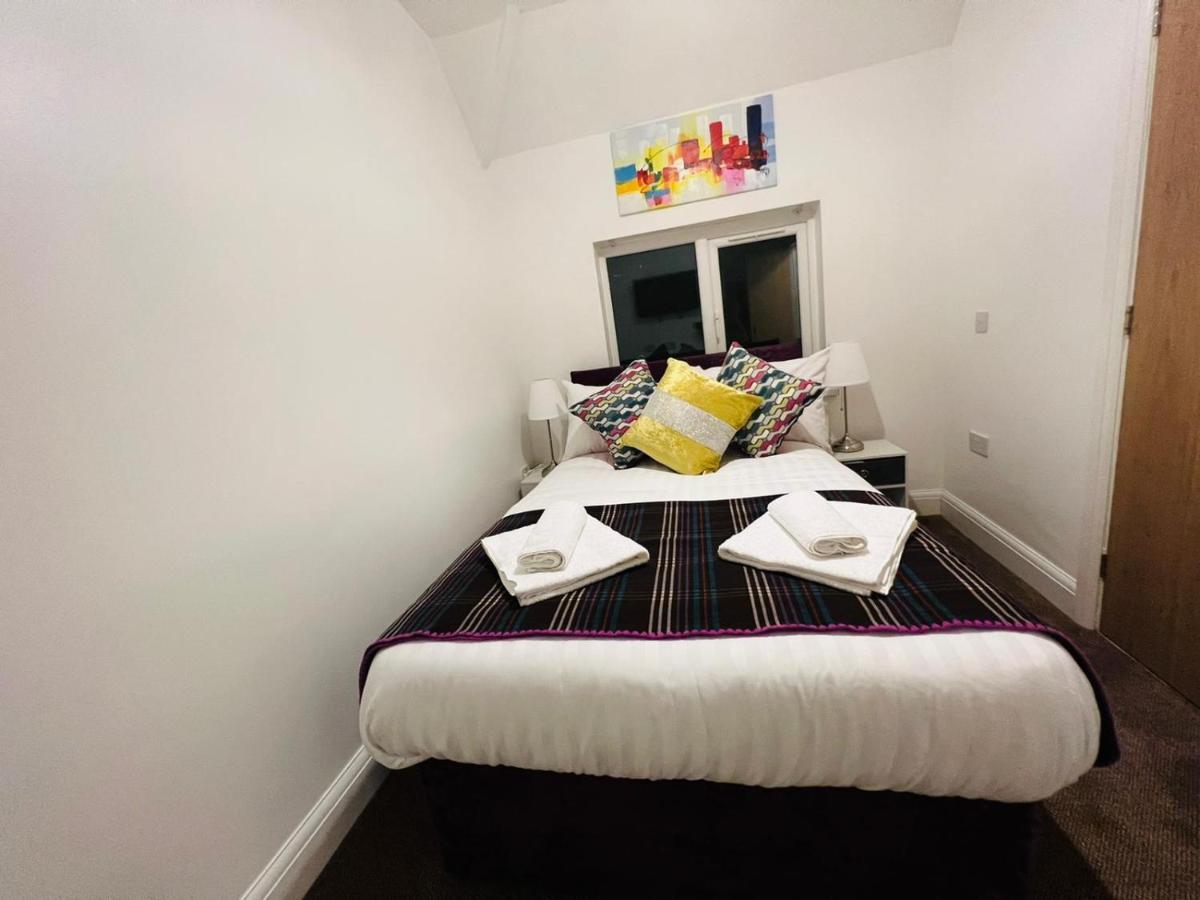 Atz&H Inn Luton  Luaran gambar