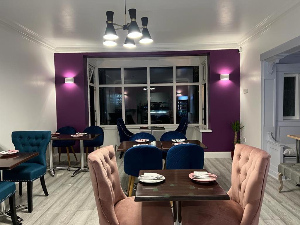 Atz&H Inn Luton  Luaran gambar
